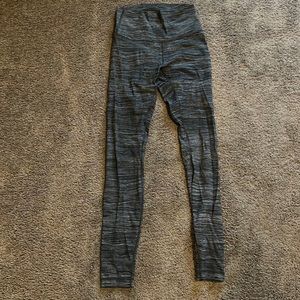 Lululemon high rise legging. Size 4.